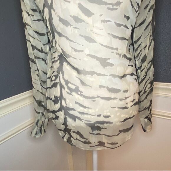 Equipment Femme Silk Button Down Blouse - Picture 7 of 9